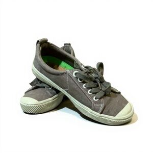 Exclusive Cariuma x Pantone Gray Shoes Women's Size 6